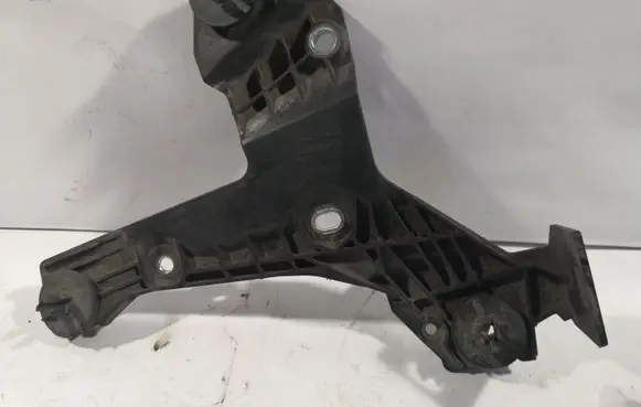 Volvo V70 Air filter cleaner box bracket assembly 30636575