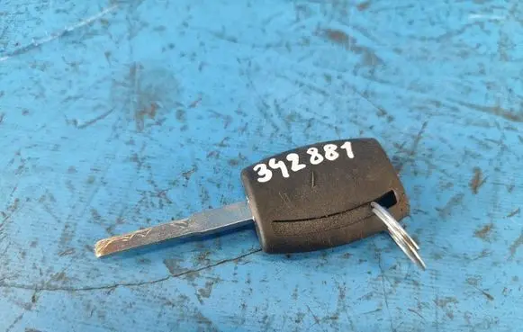 Ford Escape III Ignition relay 