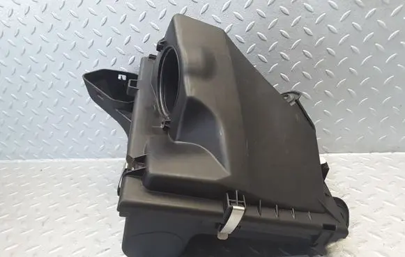 BMW 1 E81 E87 Air filter box 7797460 13717797460