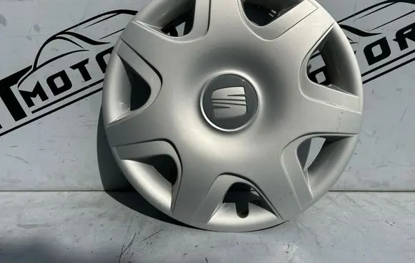 Seat Cordoba (6L) R17 wheel hub/cap/trim 5P0601147F