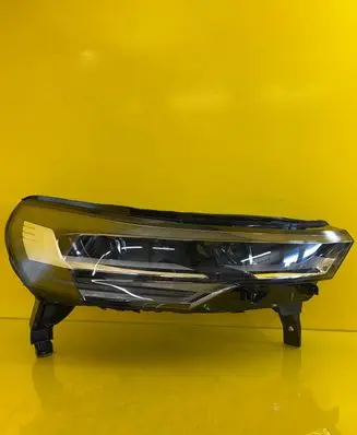 Renault Captur II Headlight/headlamp 260107674R
