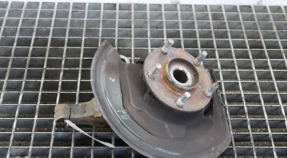 Nissan Juke I F15 Front wheel hub