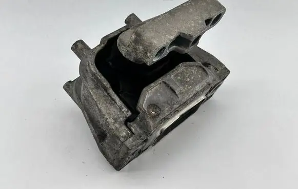 Skoda Superb B6 (3T) Engine mount bracket 1K0199262