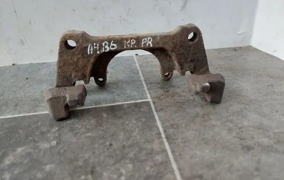 Audi A4 S4 B6 8E 8H Front Brake Caliper Pad/Carrier 