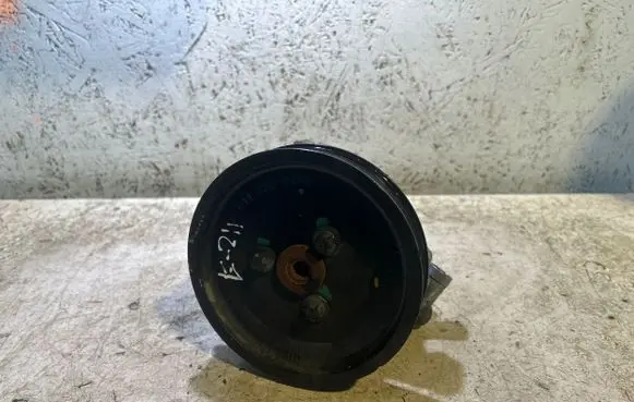 Mercedes-Benz E W211 Power steering pump A6112300115