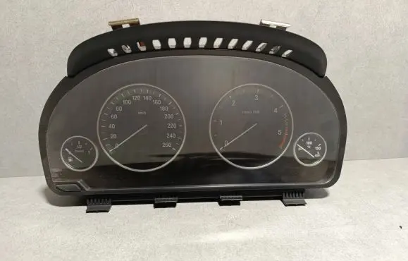 BMW 5 F10 F11 Speedometer (instrument cluster) 9249345 3000077396 25811511