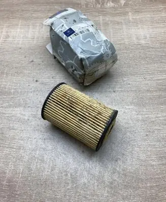 Mercedes-Benz A W168 Oil filter cover A1661840625 A1661800209