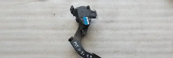 Volkswagen PASSAT B5.5 Accelerator throttle pedal 8D1723523F