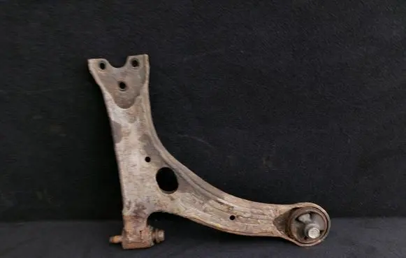 Toyota Avensis T250 Front lower control arm/wishbone