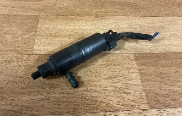 Nissan Primera Windscreen/windshield washer pump