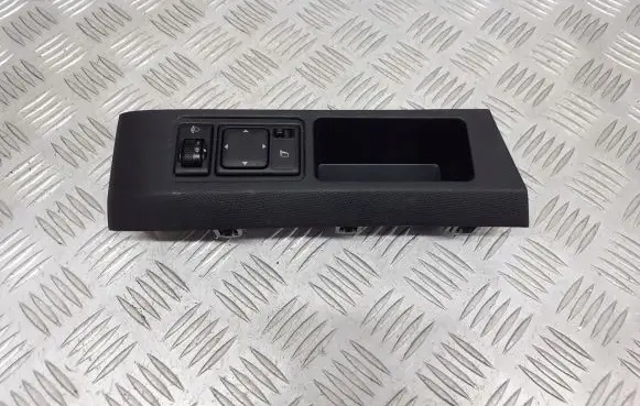 Nissan Micra Wing mirror switch 68485-AX700