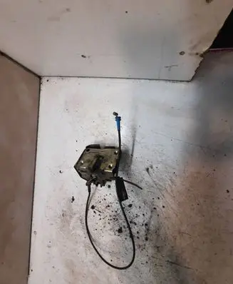 Renault Megane I Front door lock 