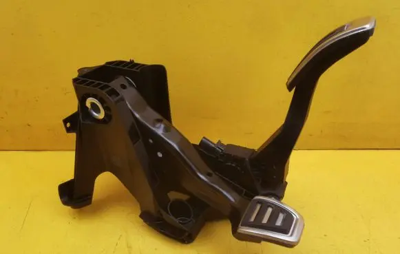 Volkswagen Golf VIII Pedal assembly 5Q1721058EQ 5Q1723503K