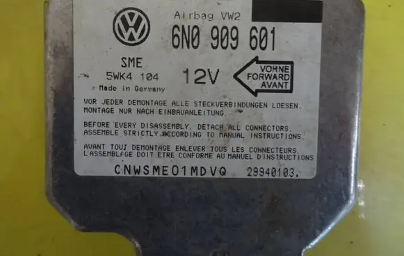 Volkswagen PASSAT B4 Airbag control unit/module 6N0909601 5WK4104