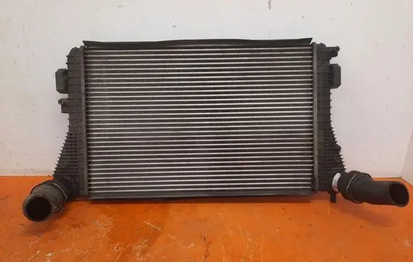 Skoda Octavia Mk2 (1Z) Intercooler radiator 1K0145803