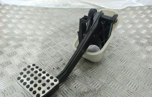 Mercedes-Benz S W222 Brake pedal A2222940001