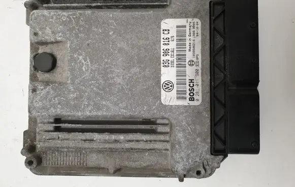 Volkswagen Golf V Engine control unit/module 03G906016CB 0281011900
