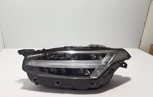 Volvo XC90 Headlight/headlamp 32404715