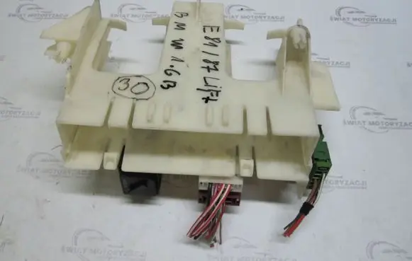BMW 1 E81 E87 Wing mirror control module 