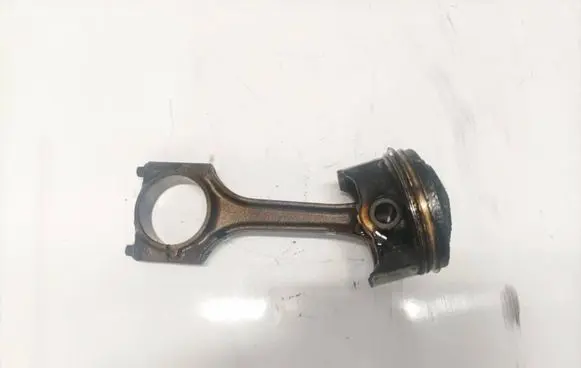 Skoda Superb B6 (3T) Piston with connecting rod