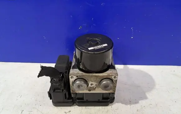 Volvo V70 ABS Pump 30681619 31329140