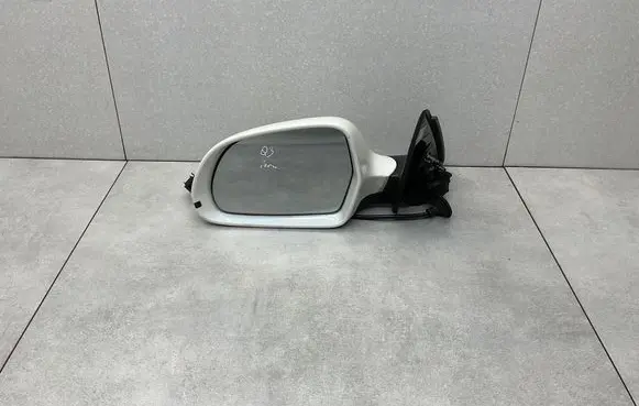 Audi Q3 8U Front door electric wing mirror