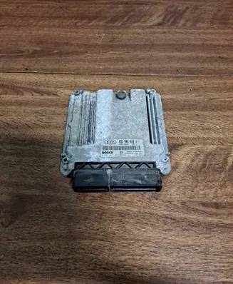 Audi A3 S3 8P Engine control unit/module 03G906016J 1039S04090 0281011383