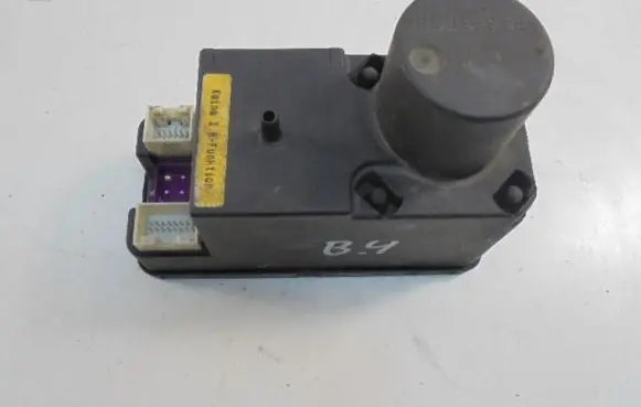 Audi A4 S4 B5 8D Central locking vacuum pump 4A0862257F
