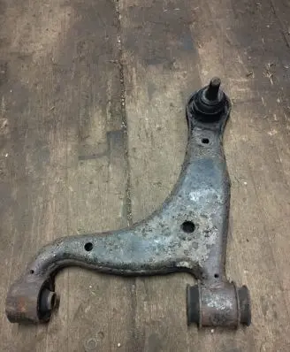 Lexus IS 200-300 Front lower control arm/wishbone