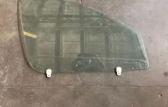 Mitsubishi Outlander Front door window glass four-door 43R00033 M213AS2 DOT20