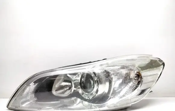 Volvo C30 Headlight/headlamp 31299820
