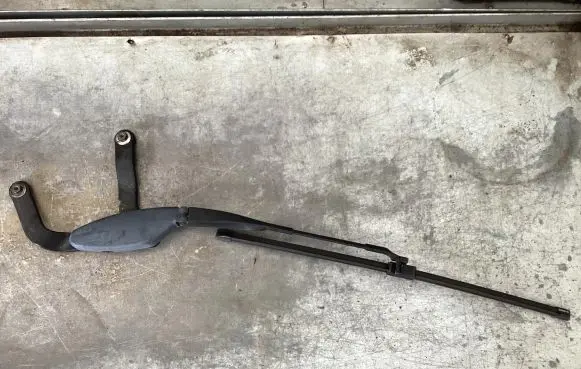 Mercedes-Benz E W211 Front wiper blade arm A2118240049