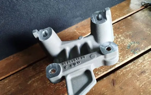 Citroen C4 III e-C4 Engine mounting bracket 9826364780