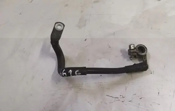 Volkswagen Golf V Positive cable (battery) 1T0971235A10