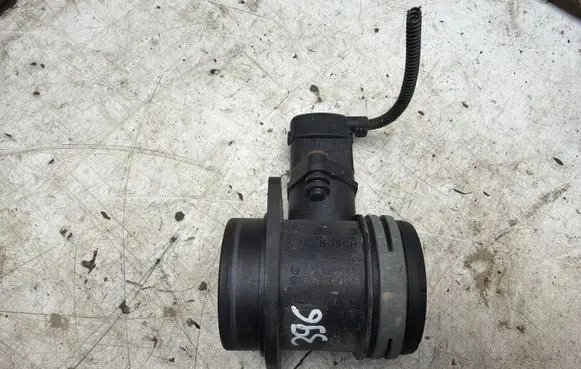 Volkswagen Golf V Mass air flow meter 038906461B