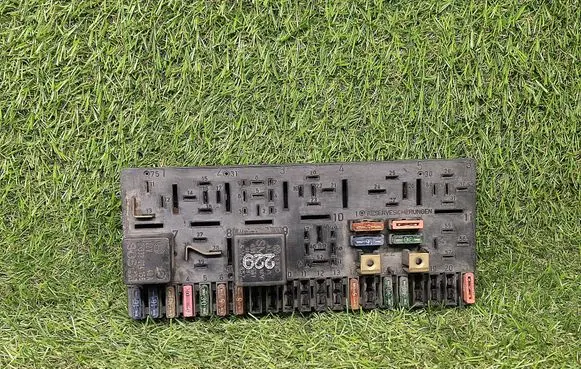 Audi 100 200 5000 C3 Fuse module 443941822A