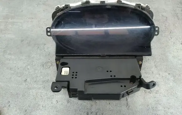 Toyota Yaris Speedometer (instrument cluster)