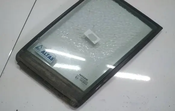 Nissan Tiida C11 Rear vent window glass AS2