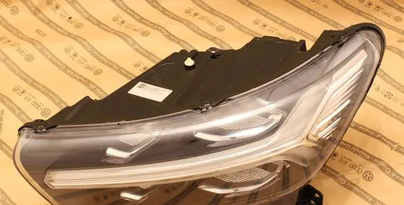 Volvo XC40 Headlight/headlamp 32133577