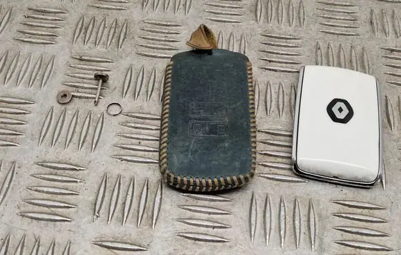 Renault Espace V (RFC) Ignition key/card 