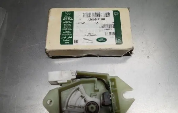 Jaguar XJ X308 Brake pedal sensor switch UJ31HH0C905 LNB6420BB
