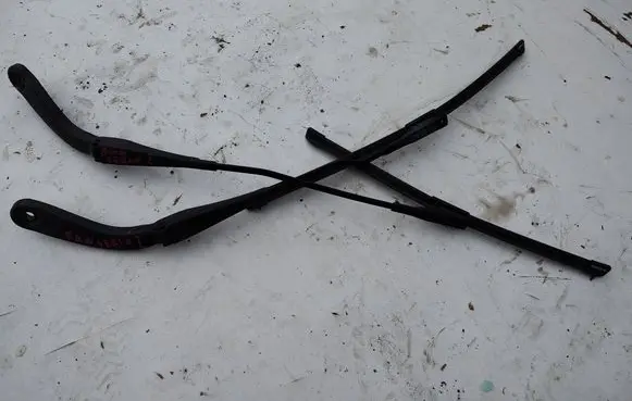 BMW 1 F20 F21 Front wiper blade arm 