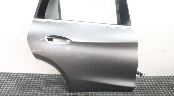 Infiniti Q30 Rear door