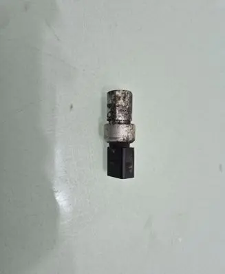 Volkswagen PASSAT B7 Air conditioning (A/C) pressure sensor 1K0959128D