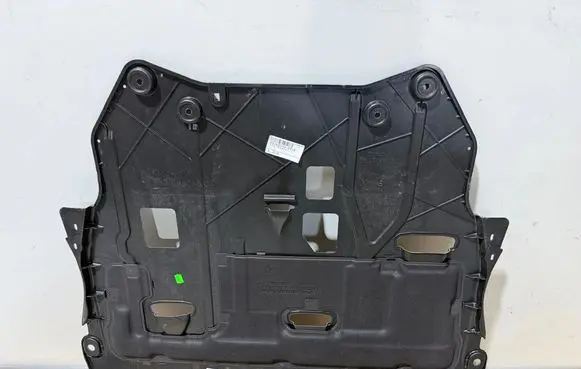 Volvo XC40 Engine splash shield/under tray 32241301