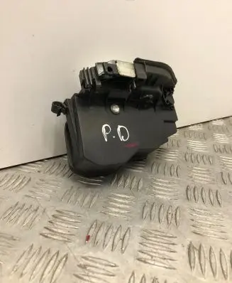 BMW X6 E71 Front door lock A053702 7202146