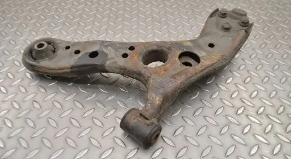 Toyota Prius (XW30) Front lower control arm/wishbone