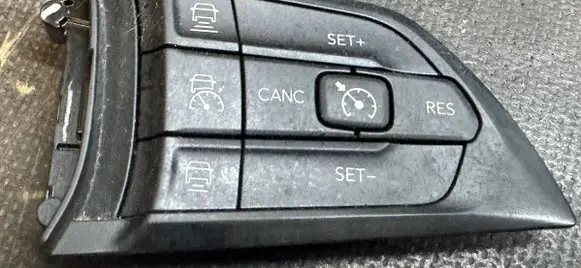 Jeep Grand Cherokee WL Steering wheel buttons/switches 68376708AB 45301S T324110040