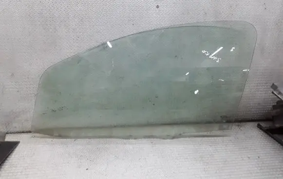 Toyota Aygo AB10 Front door window glass four-door