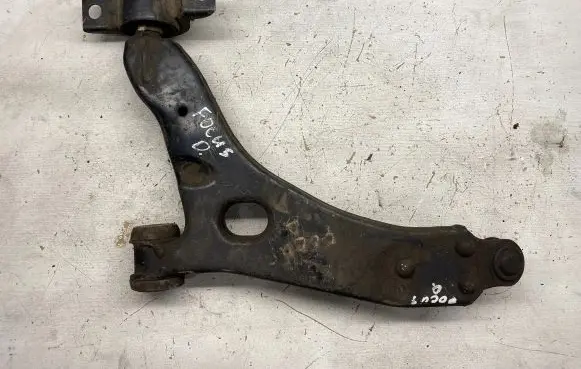 Ford Focus Front lower control arm/wishbone